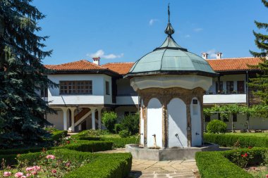 On dokuzuncu yüzyıl binalarda Sokolski Manastırı Kutsal anne varsayım, Gabrovo Bölgesi, Bulgaristan