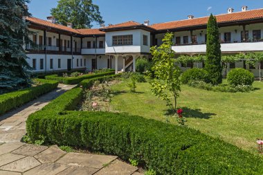 On dokuzuncu yüzyıl binalarda Sokolski Manastırı Kutsal anne varsayım, Gabrovo Bölgesi, Bulgaristan