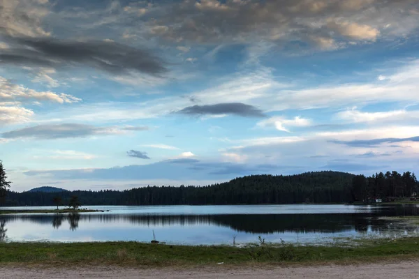 Atemberaubende Landschaft Des Sonnenuntergangs Shiroka Poljana Breite Wiese Reservoir Pazardzhik — Stockfoto