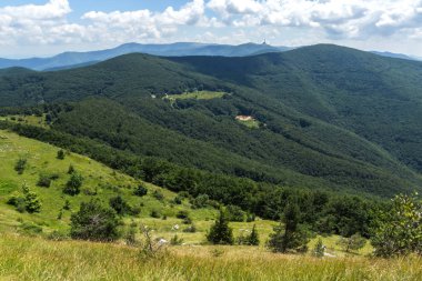 Muhteşem yaz yataydan Stara Planina (Balkan) dağlara Shipka tepe, Stara Zagora bölge, Bulgaristan