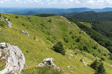 Muhteşem yaz yataydan Stara Planina (Balkan) dağlara Shipka tepe, Stara Zagora bölge, Bulgaristan