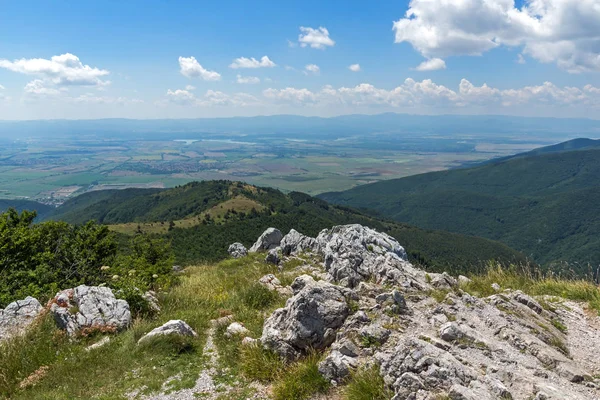 シプカ ピーク ブルガリア スタラ ザゴラ地域からバルカン山脈 バルカン 山に素晴らしい夏の風景 — ストック写真