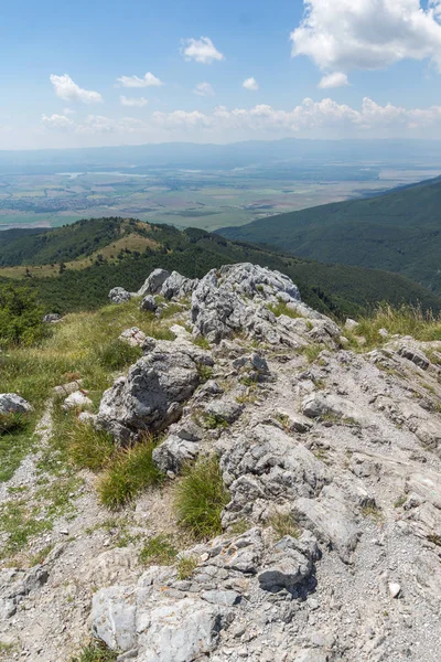 シプカ ピーク ブルガリア スタラ ザゴラ地域からバルカン山脈 バルカン 山に素晴らしい夏の風景 — ストック写真