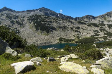İnanılmaz Dalgoto manzara (uzun) Gölü, Pirin Dağı, Bulgaristan