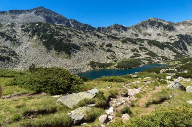 İnanılmaz Dalgoto manzara (uzun) Gölü, Pirin Dağı, Bulgaristan