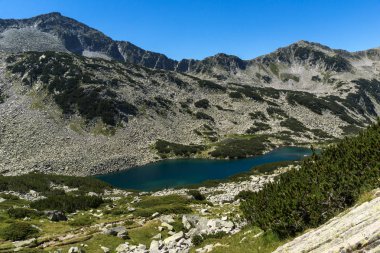 İnanılmaz Dalgoto manzara (uzun) Gölü, Pirin Dağı, Bulgaristan