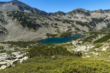 İnanılmaz Dalgoto manzara (uzun) Gölü, Pirin Dağı, Bulgaristan