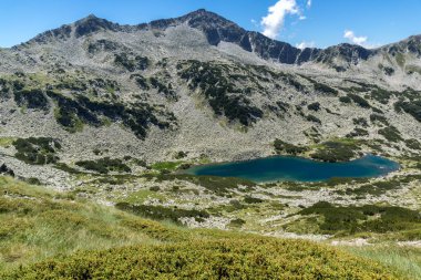 İnanılmaz Dalgoto manzara (uzun) Gölü, Pirin Dağı, Bulgaristan