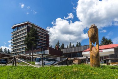 Pamporovo, Bulgaristan - 14 Ağustos 2018: Kayak Merkezi Rodop Dağları bölgesinde Smolyan, Bulgaristan Pamporovo, yaz görünümü
