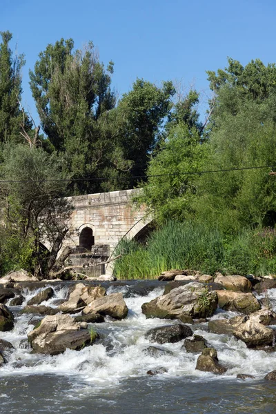 Estate Vista Kadin Più Ponte Arco Pietra Del Secolo Sul — Foto Stock