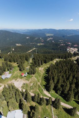 Yaz manzara Rodop Dağları Snezhanka Tower yakınındaki Kayak Merkezi Pamporovo, bölge Smolyan, Bulgaristan