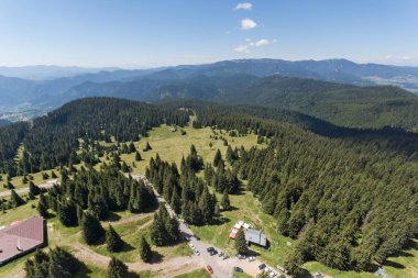 Yaz manzara Rodop Dağları Snezhanka Tower yakınındaki Kayak Merkezi Pamporovo, bölge Smolyan, Bulgaristan