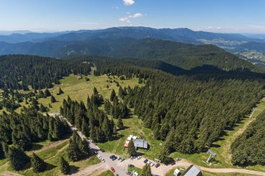 Yaz manzara Rodop Dağları Snezhanka Tower yakınındaki Kayak Merkezi Pamporovo, bölge Smolyan, Bulgaristan