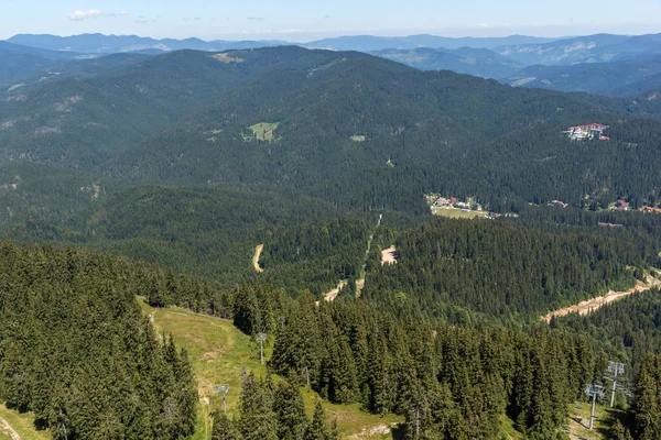 保加利亚斯莫梁 Pamporovo 滑雪胜地 Snezhanka 塔附近的 Rhodope 山夏季景观 — 图库照片