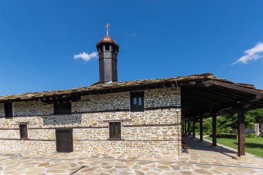 Tryavna, Bulgaristan - 6 Temmuz 2018: Ortaçağ Kilisesi, St. Archangel Michael içinde tarihi kent, Tryavna, Gabrovo Bölgesi, Bulgaristan
