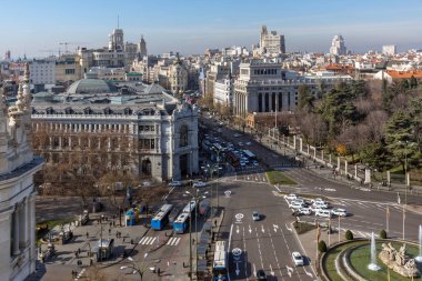 Madrid, İspanya - 24 Ocak 2018: Şaşırtıcı Panorama şehir Madrid Kibele Palace (Palacio de Cibeles), İspanya