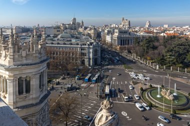 Madrid, İspanya - 24 Ocak 2018: Şaşırtıcı Panorama şehir Madrid Kibele Palace (Palacio de Cibeles), İspanya
