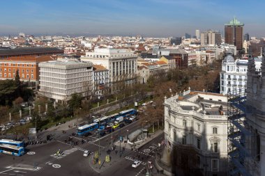 Madrid, İspanya - 24 Ocak 2018: Şaşırtıcı Panorama şehir Madrid Kibele Palace (Palacio de Cibeles), İspanya