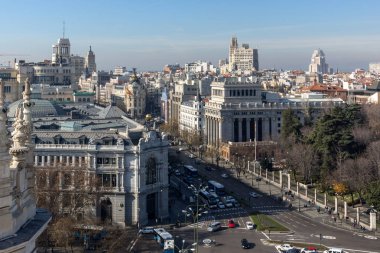 Madrid, İspanya - 24 Ocak 2018: Şaşırtıcı Panorama şehir Madrid Kibele Palace (Palacio de Cibeles), İspanya