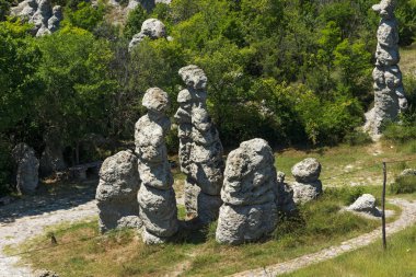 Kaya oluşumu ile peyzaj taş şehir Kukljica yakınındaki Kıratova kasaba, Makedonya Cumhuriyeti