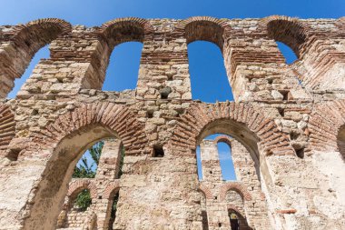 Nessebar, Bulgaristan - 12 Ağustos 2018: Kalıntıları, antik kilise olan Ayasofya Nessebar kasaba, Burgaz bölge, Bulgaristan