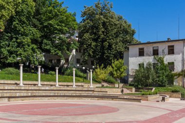 Smolyan, Bulgaristan - 14 Ağustos 2018: Yaz eski kasaba Smolyan, Bulgaristan ortasına görüntülemek