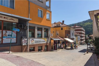 Smolyan, Bulgaristan - 14 Ağustos 2018: Yaz eski kasaba Smolyan, Bulgaristan ortasına görüntülemek