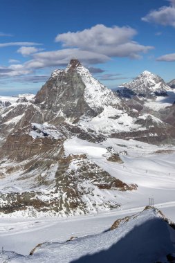 Mount Matterhorn kış manzarası inanılmaz bulutlar, Valais Canton, Alpler, İsviçre ile kaplı 
