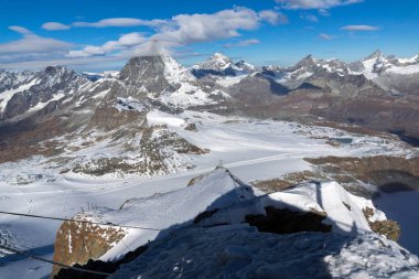 Mount Matterhorn kış manzarası inanılmaz bulutlar, Valais Canton, Alpler, İsviçre ile kaplı 