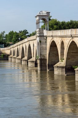 Edirne şehir, Doğu Trakya, Türkiye'de Meriç Nehri üzerinden Osmanlı İmparatorluğu döneminden Ortaçağ Köprüsü