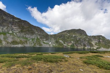 Yaz görünümü böbrek Lake, Rila Dağı, yedi Rila göller, Bulgaristan