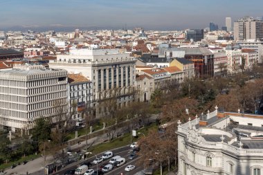 Madrid, İspanya - 24 Ocak 2018: Panoramik teras Kibele Sarayı (Palacio de Cibeles), Madrid, İspanya
