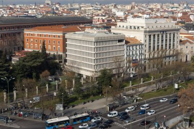 Madrid, İspanya - 24 Ocak 2018: Panoramik teras Kibele Sarayı (Palacio de Cibeles), Madrid, İspanya