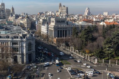 Madrid, İspanya - 24 Ocak 2018: Panoramik teras Kibele Sarayı (Palacio de Cibeles), Madrid, İspanya