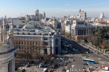 Madrid, İspanya - 24 Ocak 2018: Panoramik teras Kibele Sarayı (Palacio de Cibeles), Madrid, İspanya