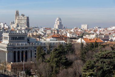 Madrid, İspanya - 24 Ocak 2018: Panoramik teras Kibele Sarayı (Palacio de Cibeles), Madrid, İspanya