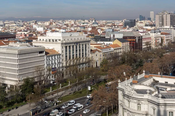 Madrid, İspanya - 24 Ocak 2018: Panoramik teras Kibele Sarayı (Palacio de Cibeles), Madrid, İspanya