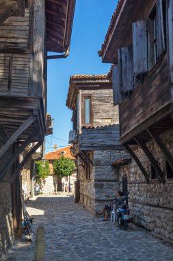 Nessebar, Bulgaristan - 12 Ağustos 2018: Tipik sokak eski kasaba Nessebar, Burgaz bölge, Bulgaristan