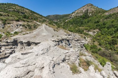 Kaya oluşumu taş bebek Kukljica yakınındaki Kıratova kasaba, Makedonya Cumhuriyeti