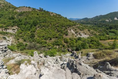 Kaya oluşumu taş bebek Kukljica yakınındaki Kıratova kasaba, Makedonya Cumhuriyeti