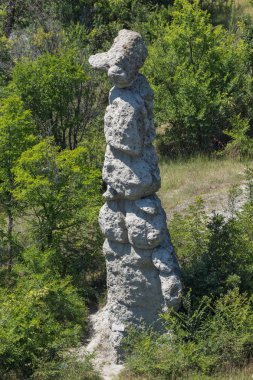 Kaya oluşumu taş bebek Kukljica yakınındaki Kıratova kasaba, Makedonya Cumhuriyeti