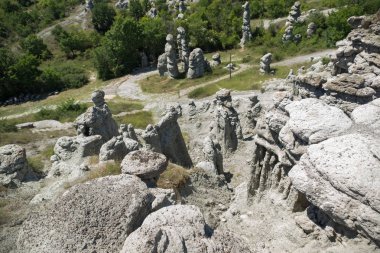 Kaya oluşumu taş bebek Kukljica yakınındaki Kıratova kasaba, Makedonya Cumhuriyeti