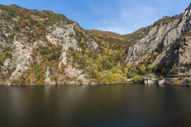Sonbahar ladscape baraj Krichim depo, Rodop dağ, Plovdiv Bölge, Bulgaristan