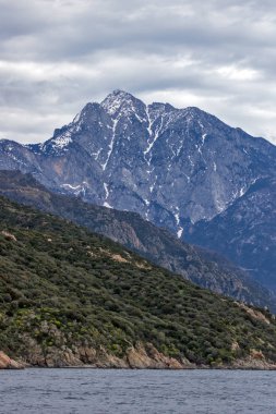 Athos Dağı 'nın Kutsal Dağ Özerk Manastırı manzarası, Chalkidiki, Yunanistan