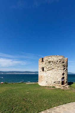 Nessebar, Bulgaristan - 12 Ağustos 2018: Harabeleri, antik savaş Kulesi eski kasaba Nessebar, Burgaz bölge, Bulgaristan