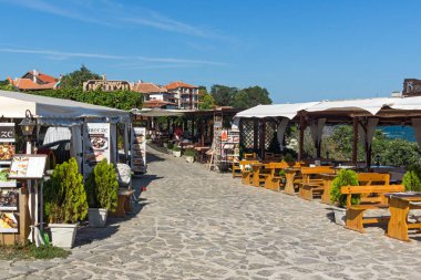 Nessebar, Bulgaristan - 12 Ağustos 2018: Tipik sokak eski kasaba Nessebar, Burgaz bölge, Bulgaristan