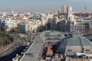 Madrid, İspanya - 24 Ocak 2018: Muhteşem panoramik şehir Madrid Circulo de Bellas Artes, İspanya'dan