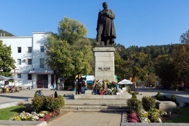 Yukarı Cuma, Bulgaristan - 6 Ekim 2018: Gotse Delçev Anıtı merkezi şehrin Yukarı Cuma, Bulgaristan