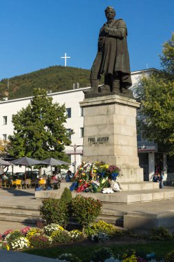 Yukarı Cuma, Bulgaristan - 6 Ekim 2018: Gotse Delçev Anıtı merkezi şehrin Yukarı Cuma, Bulgaristan