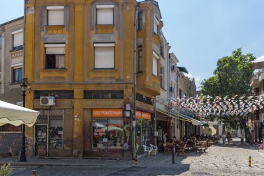 Kapana, Plovdiv, Bulgaristan - 5 Temmuz 2018: Sokak ve evler bölgesinde Kapana, Şehir Plovdiv, Bulgaristan 